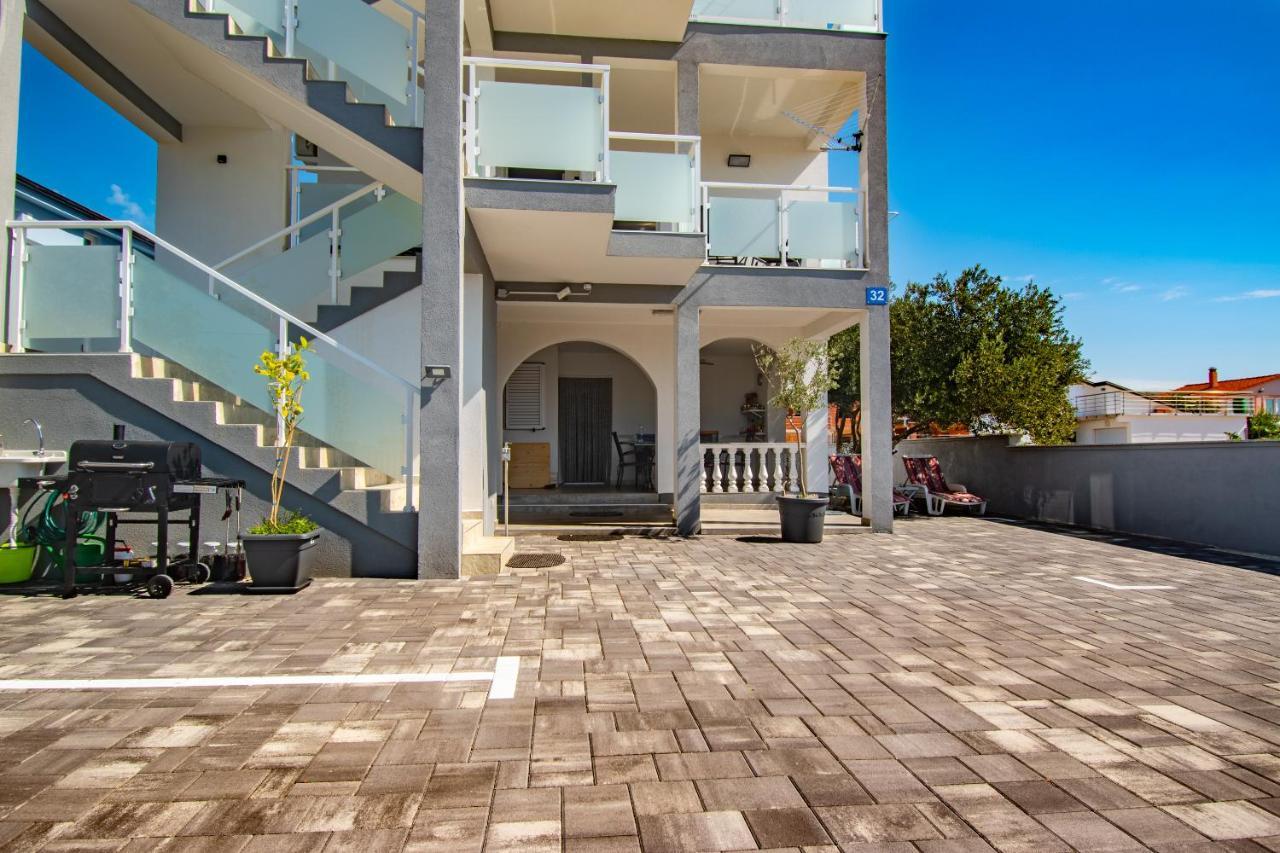 Olea Apartments Vir Exterior photo